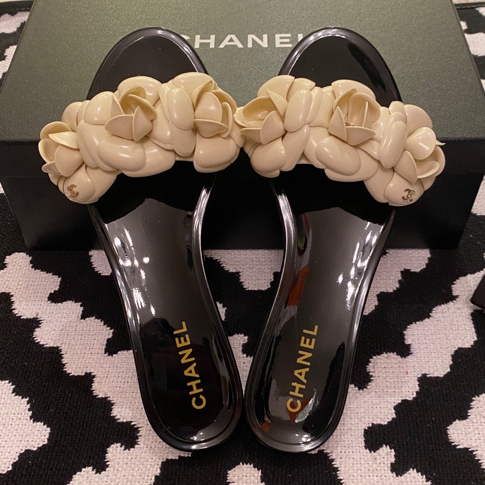Chanel jelly shoes sandals Camilla flowers beige - Picture 2 of 14